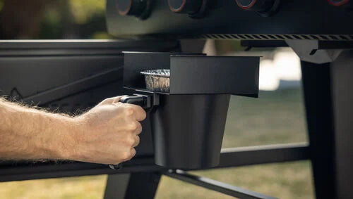 Removable grease bucket