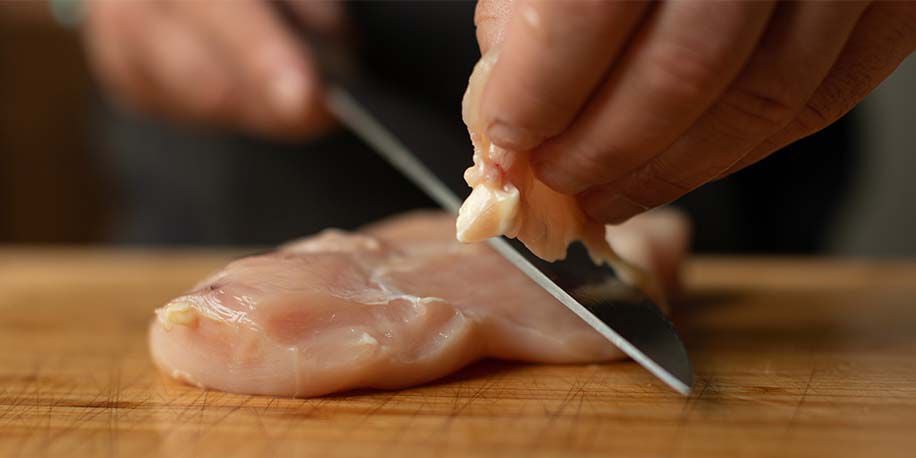 TRIMMING CHICKEN TRIMMING CHICKEN