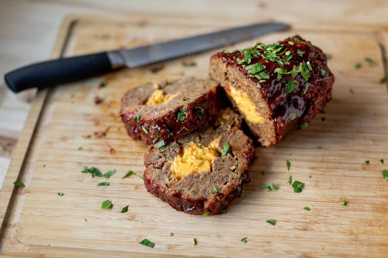 cutting meatloaf