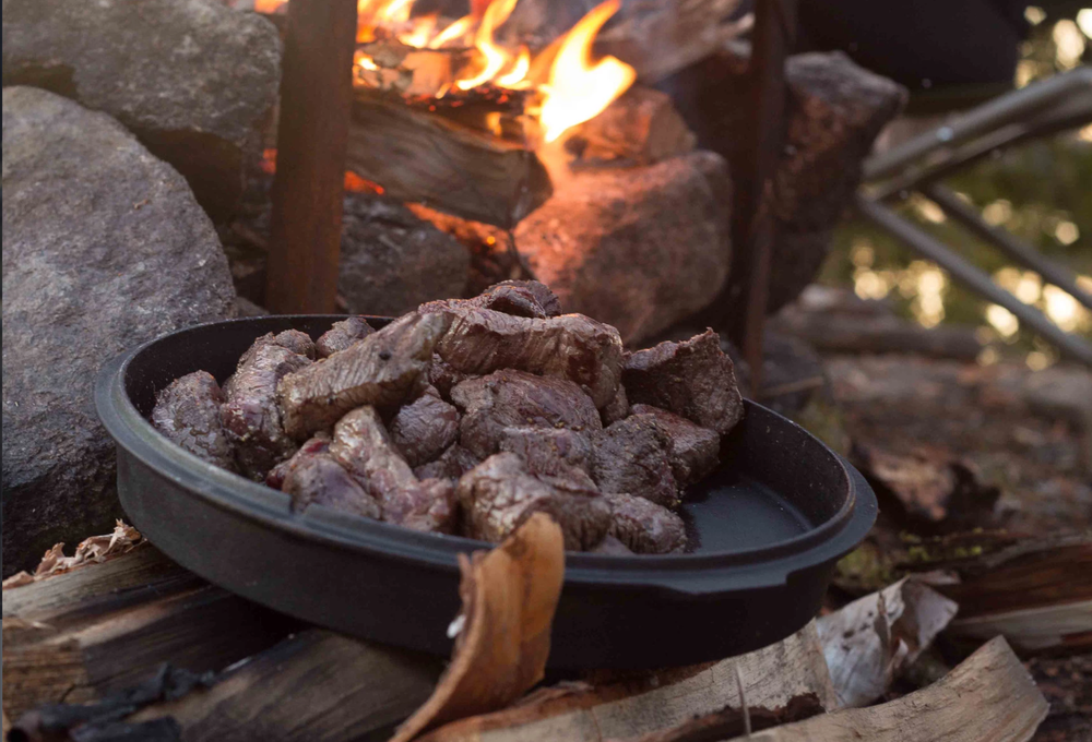 Camp Chef 16-Inch Pre-Seasoned Cast Iron Classic Standard Dutch Oven - 10  Quart