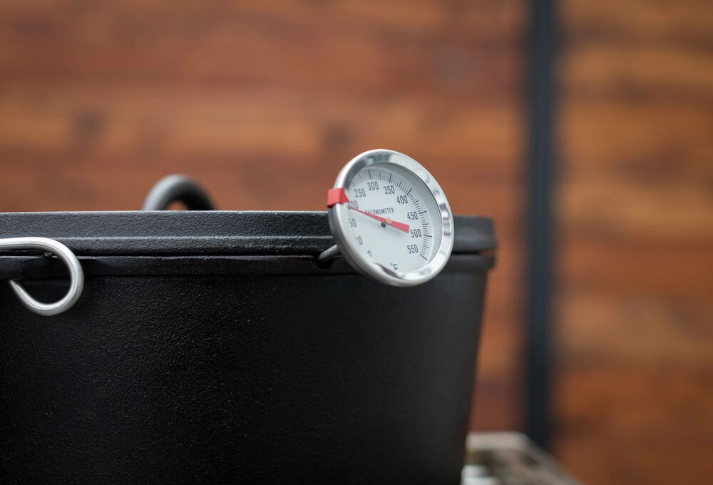 Camp Chef 12 Quart 16 Classic Dutch Oven, Pre-Seasoned Cast Iron, SDO16 