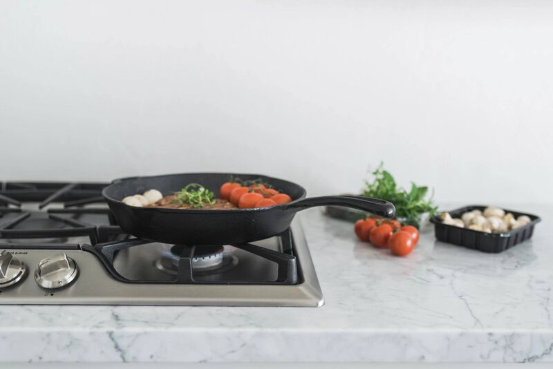 12&quot; Seasoned Cast Iron Skillet with Ribs