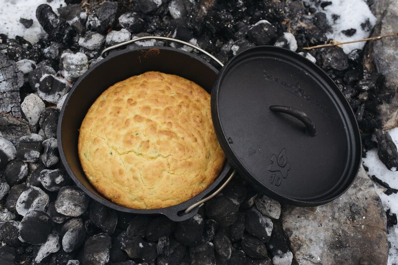 Pre-seasoned 7 Piece Heavy Duty Cast Iron Dutch Oven Camping Cooking Set  With Vintage Carrying Storage Box