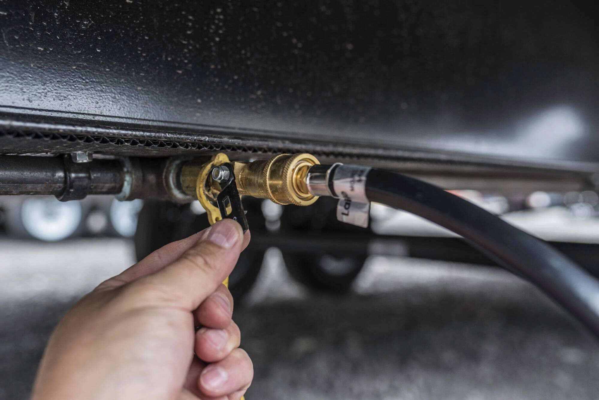 Rv quick connect propane outlet
