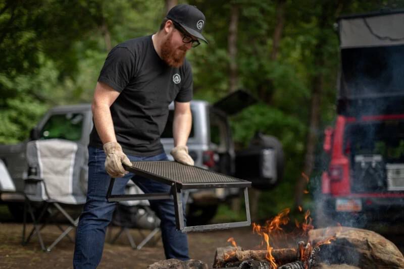 Overfire grill outlet